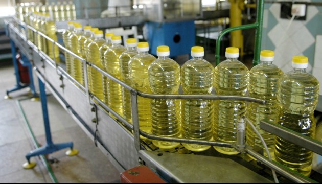 Edible oil filling machine makes edible oil both safe and hygienic